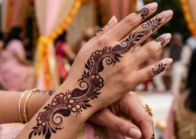 Close-up of a modern bridesmaid's hand showcasing an elegant Arabic mehndi design with bold lines, sweeping floral vines, and beautiful negative space, applied by Anmol Mehandi Art Noida.
